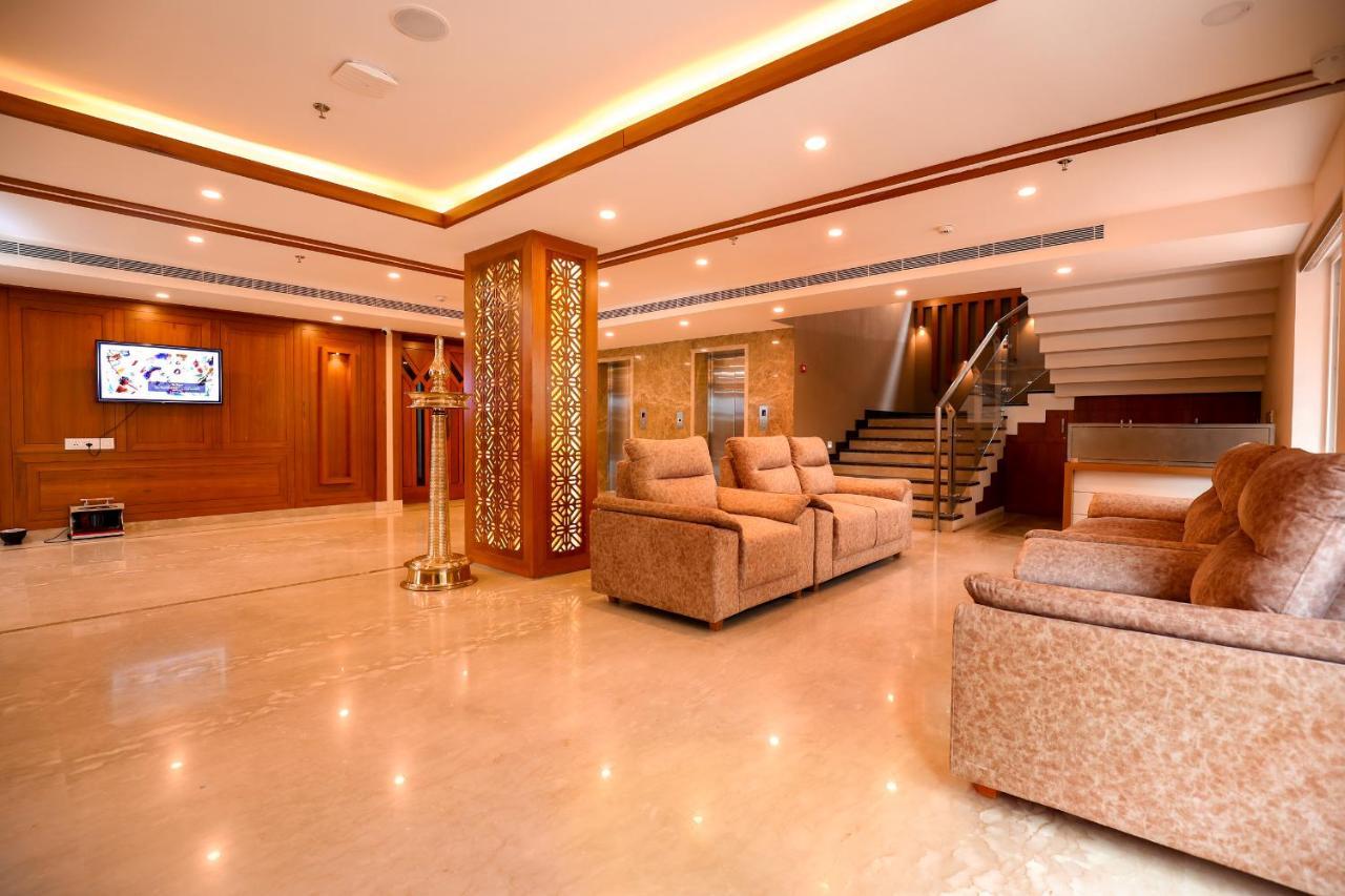 Krishnavalsam Regency Hotel กูรูวาเยอร์ ภายนอก รูปภาพ