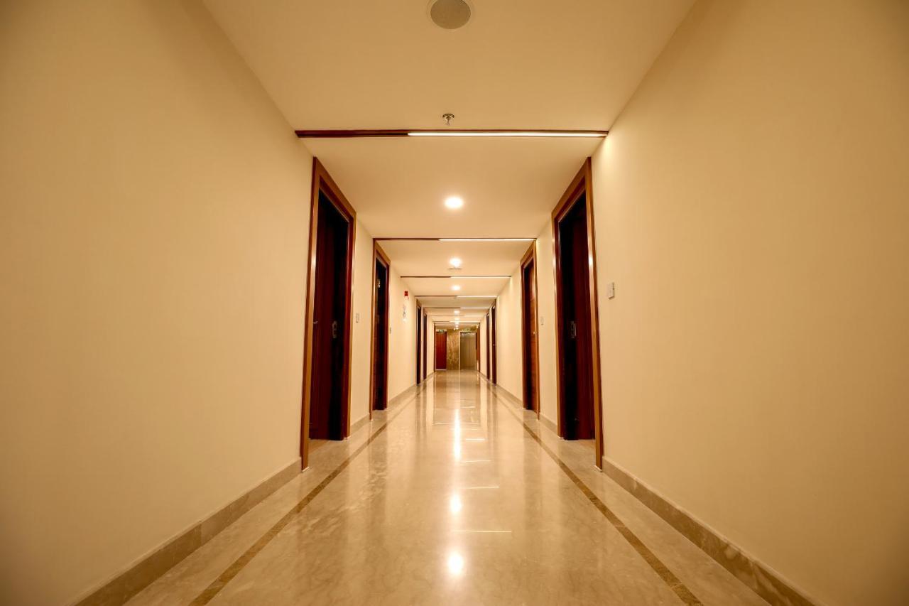 Krishnavalsam Regency Hotel กูรูวาเยอร์ ภายนอก รูปภาพ