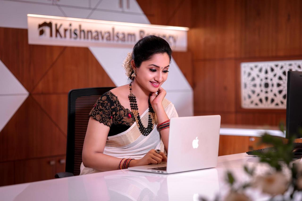 Krishnavalsam Regency Hotel กูรูวาเยอร์ ภายนอก รูปภาพ