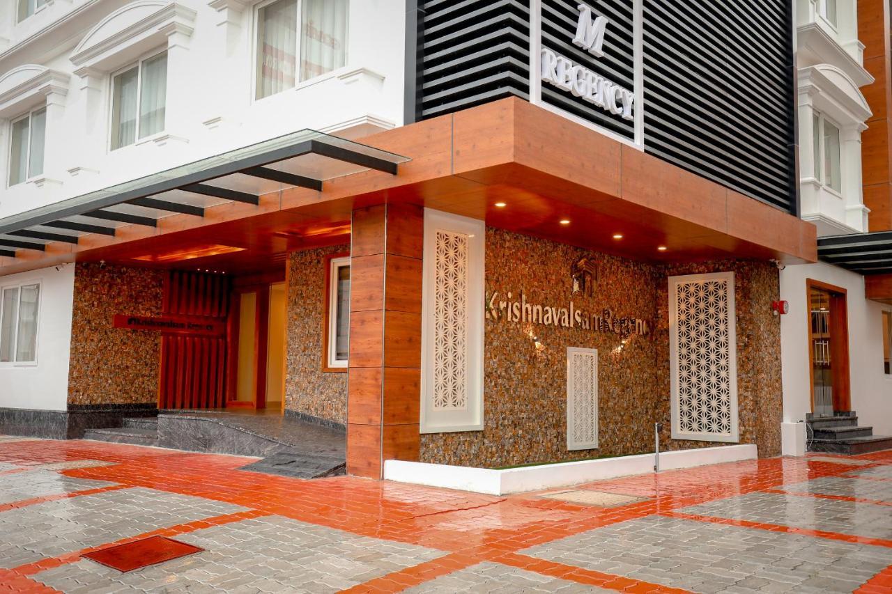 Krishnavalsam Regency Hotel กูรูวาเยอร์ ภายนอก รูปภาพ