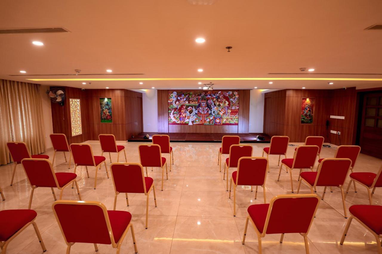 Krishnavalsam Regency Hotel กูรูวาเยอร์ ภายนอก รูปภาพ
