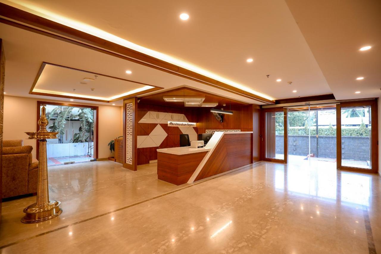 Krishnavalsam Regency Hotel กูรูวาเยอร์ ภายนอก รูปภาพ