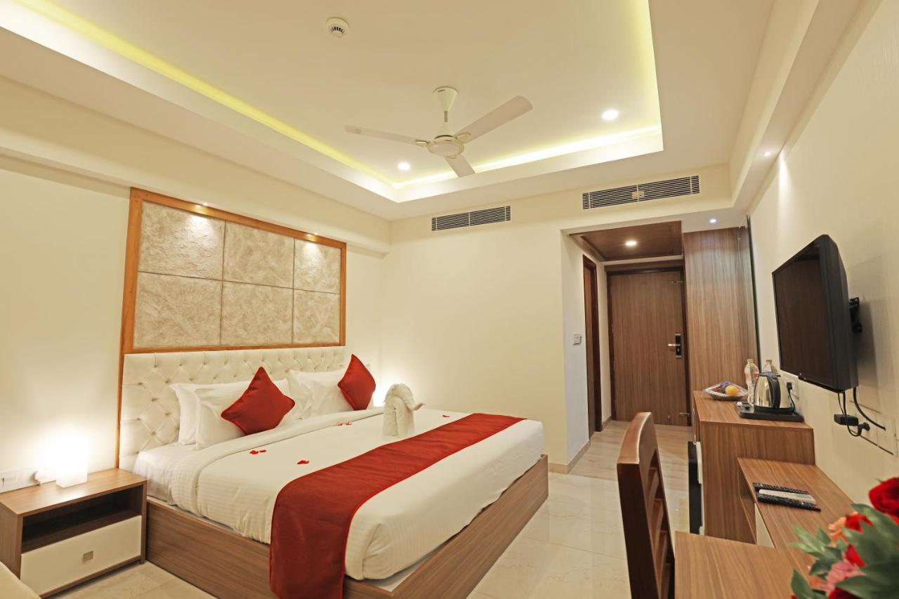 Krishnavalsam Regency Hotel กูรูวาเยอร์ ภายนอก รูปภาพ