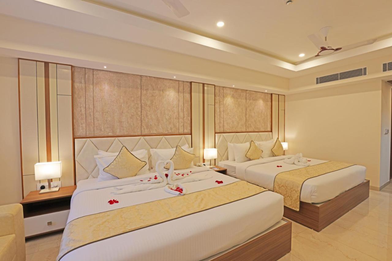 Krishnavalsam Regency Hotel กูรูวาเยอร์ ภายนอก รูปภาพ