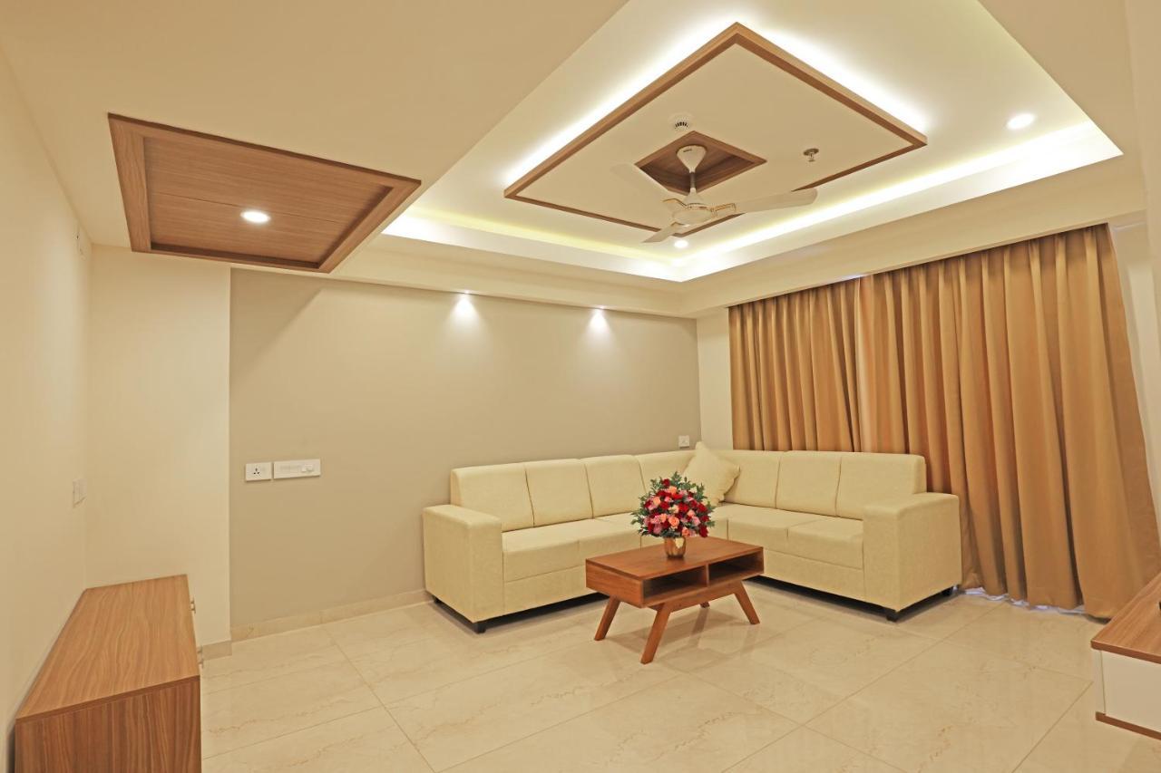 Krishnavalsam Regency Hotel กูรูวาเยอร์ ภายนอก รูปภาพ