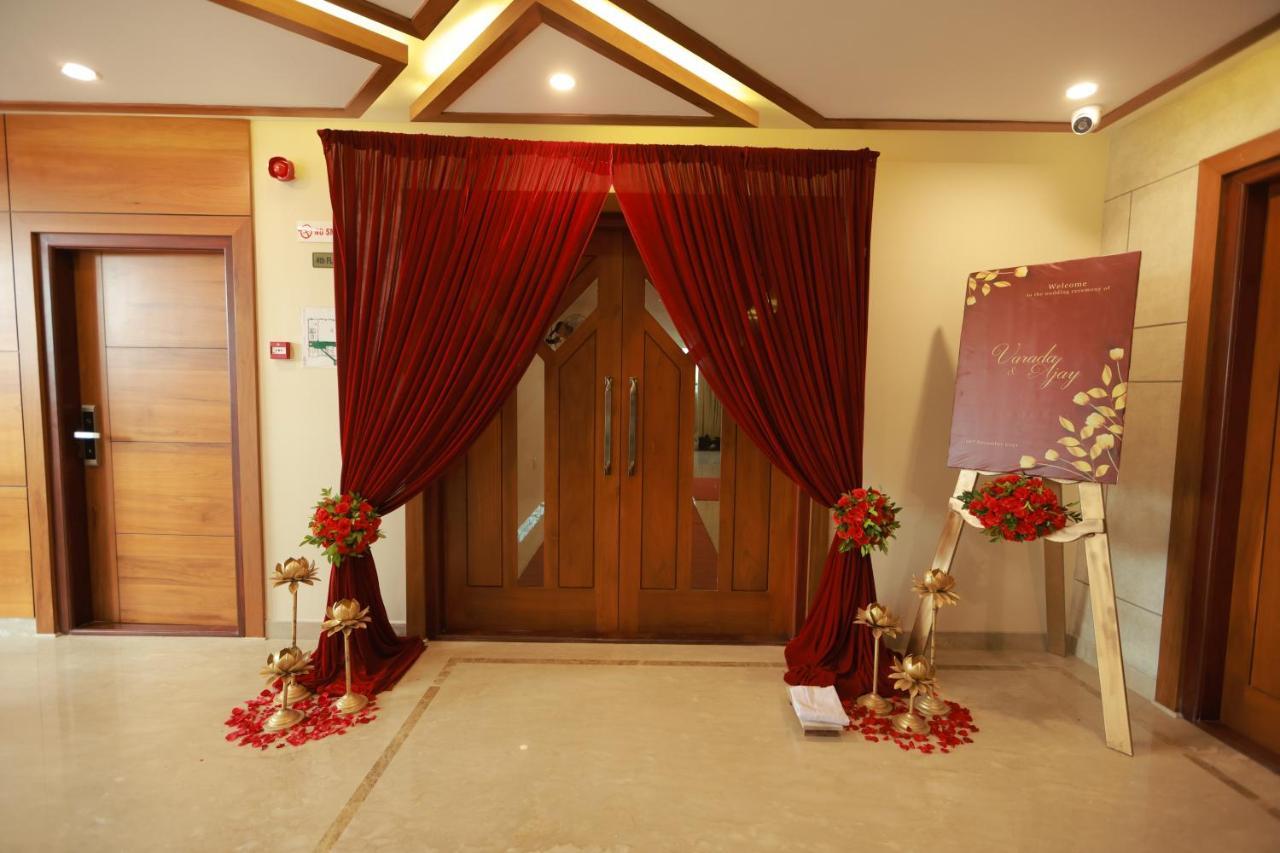 Krishnavalsam Regency Hotel กูรูวาเยอร์ ภายนอก รูปภาพ